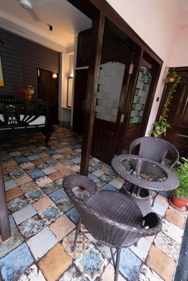 J'S Nest Hotel Kolkata Exterior photo
