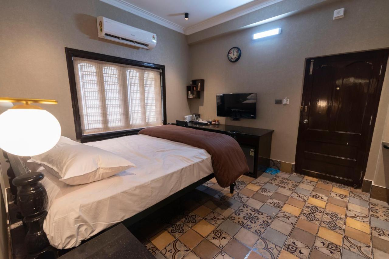 J'S Nest Hotel Kolkata Exterior photo